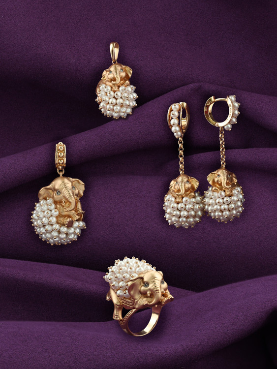 Кольцо из золота c эмалью и жемчугом