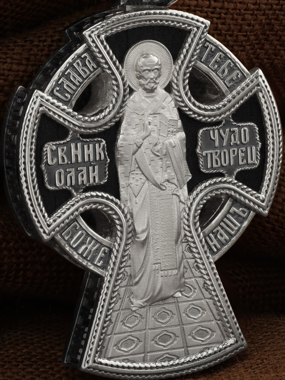 Крест из белого золота c эбеновым деревом