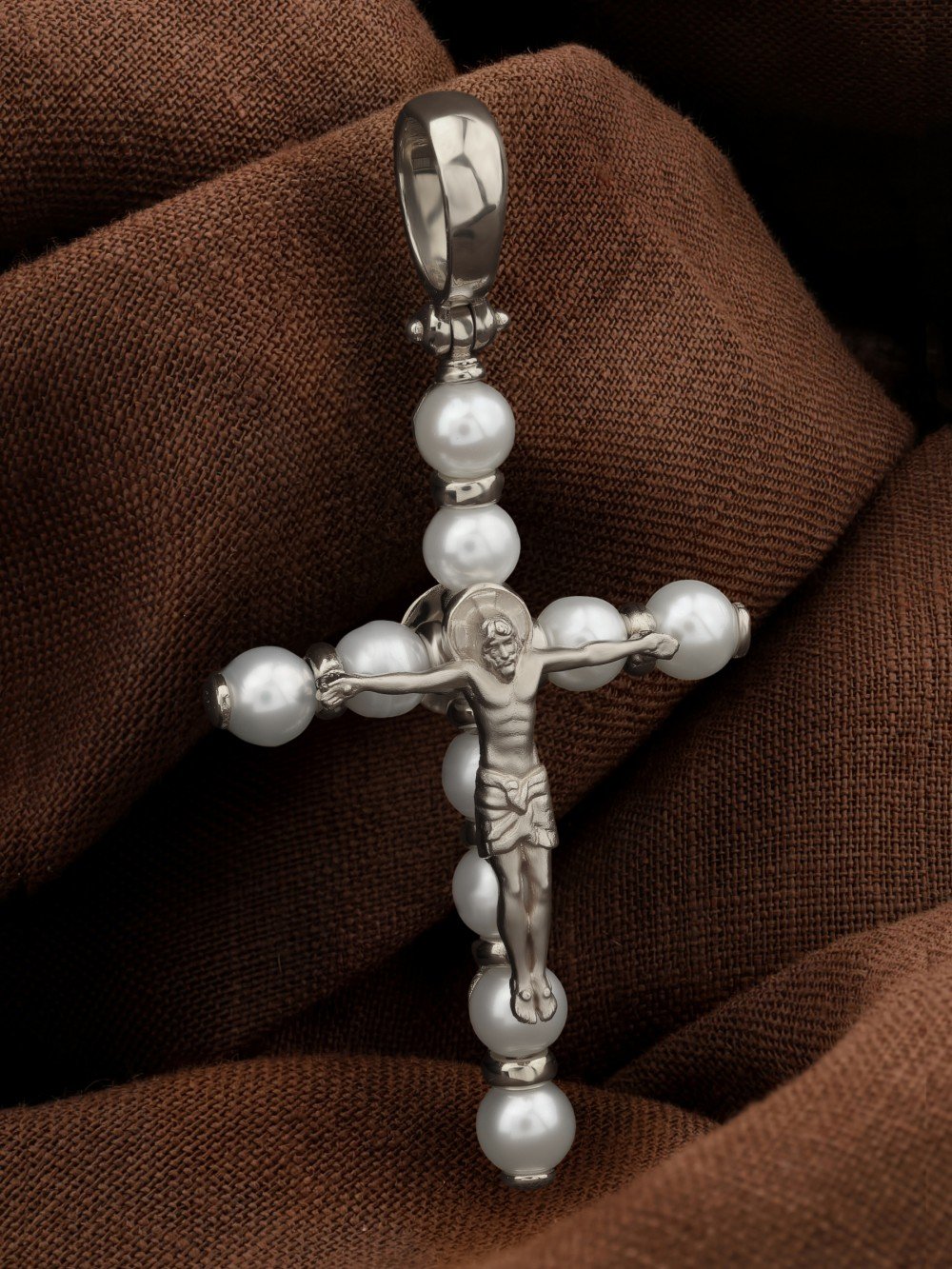 Крест из белого золота c жемчугом