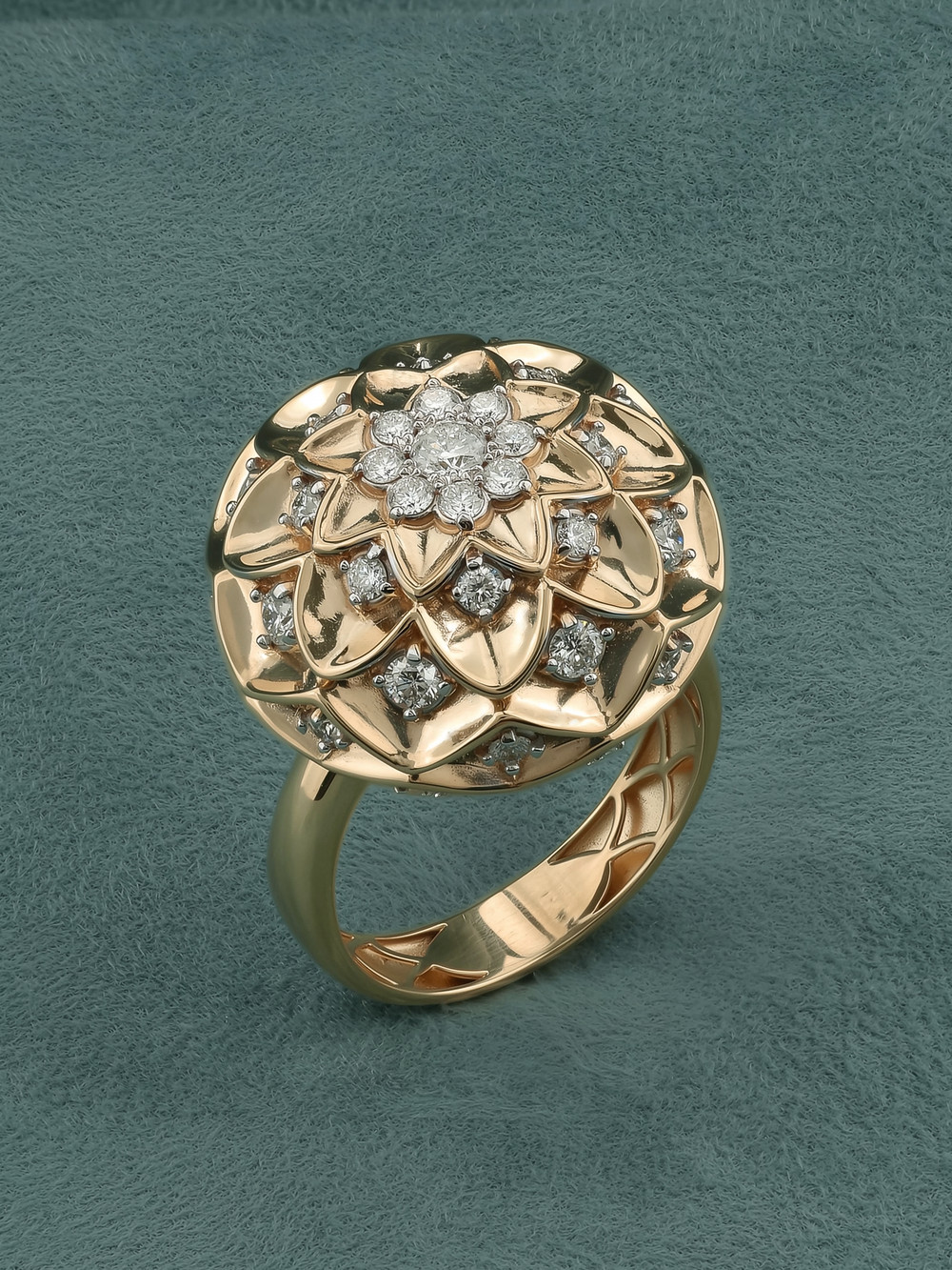 Кольцо из золота c бриллиантами