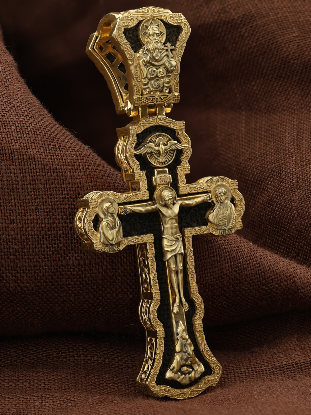 Крест из лимонного золота c эбеновым деревом