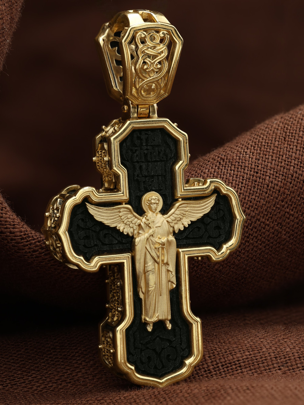 Крест из лимонного золота c эбеновым деревом