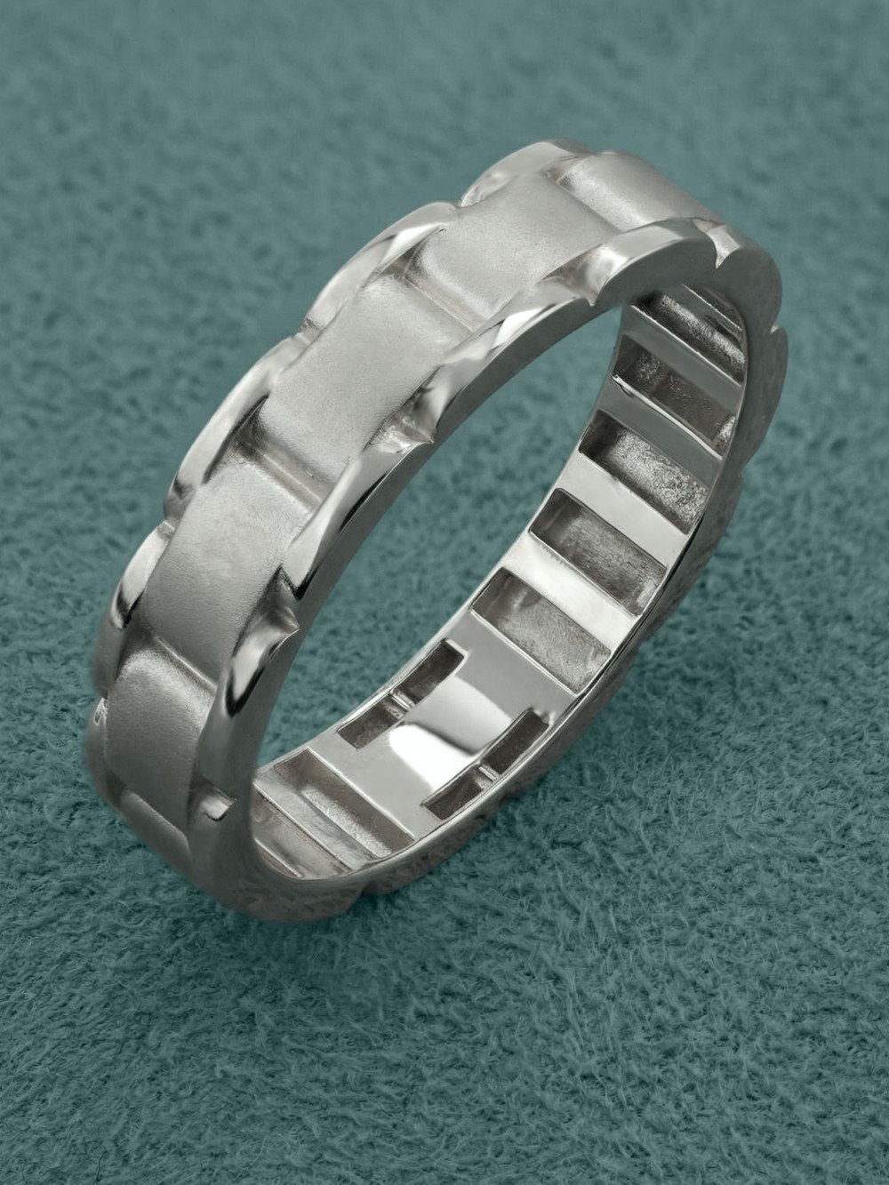 Кольцо из белого золота