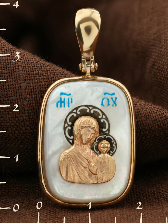 Образок из золота c эмалью и перламутром