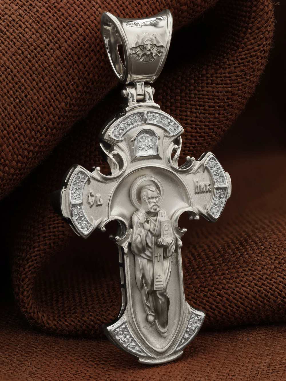 Крест из белого золота c бриллиантами