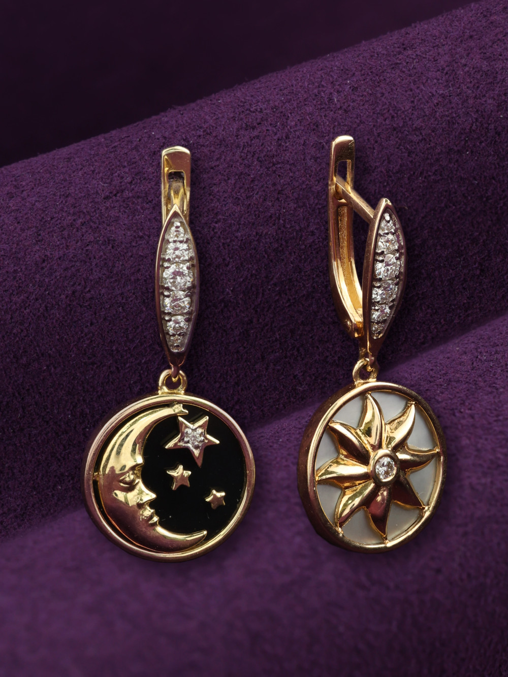 Серьги из золота c бриллиантами, ониксом и перламутром