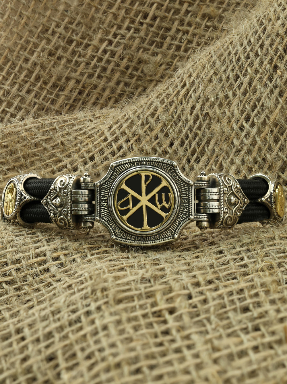 Браслет из серебра и золота c ониксом и шёлковым шнурком