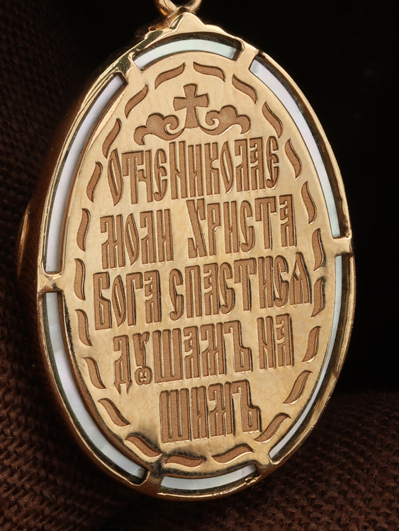 Образок из золота c бриллиантами и перламутром