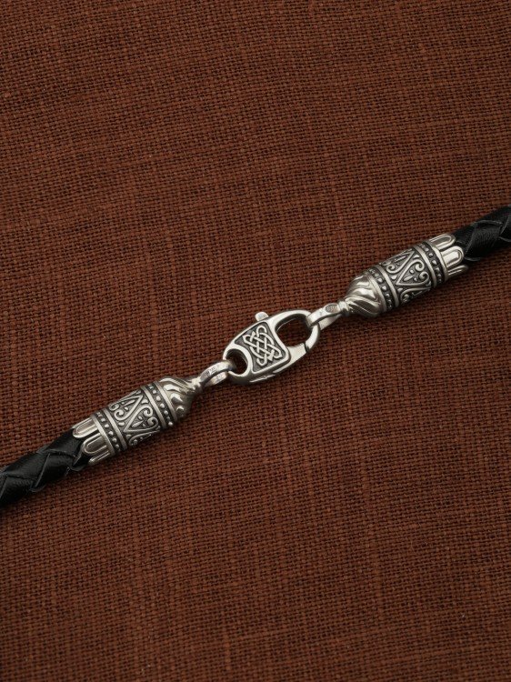 Гайтан из белого золота c кожаным шнурком