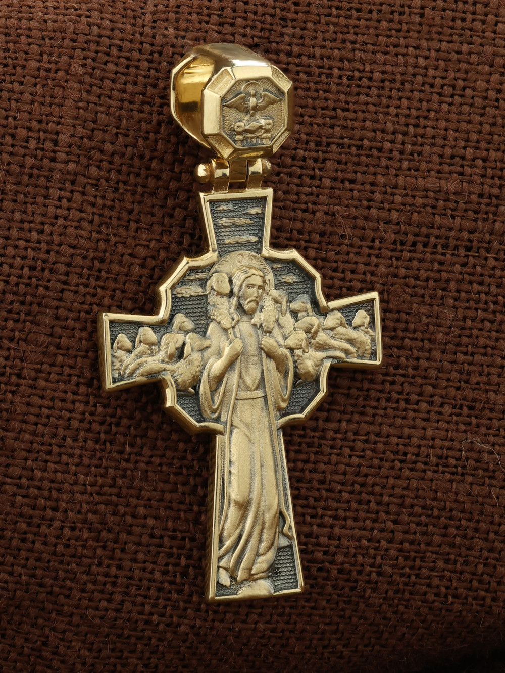 Крест из лимонного золота