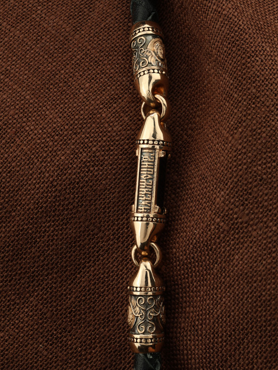 Гайтан из золота c кожаным шнурком и ониксом