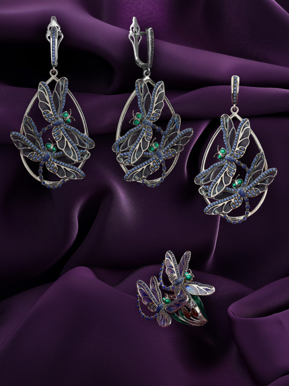 Подвеска из белого золота c сапфиром и эмалью