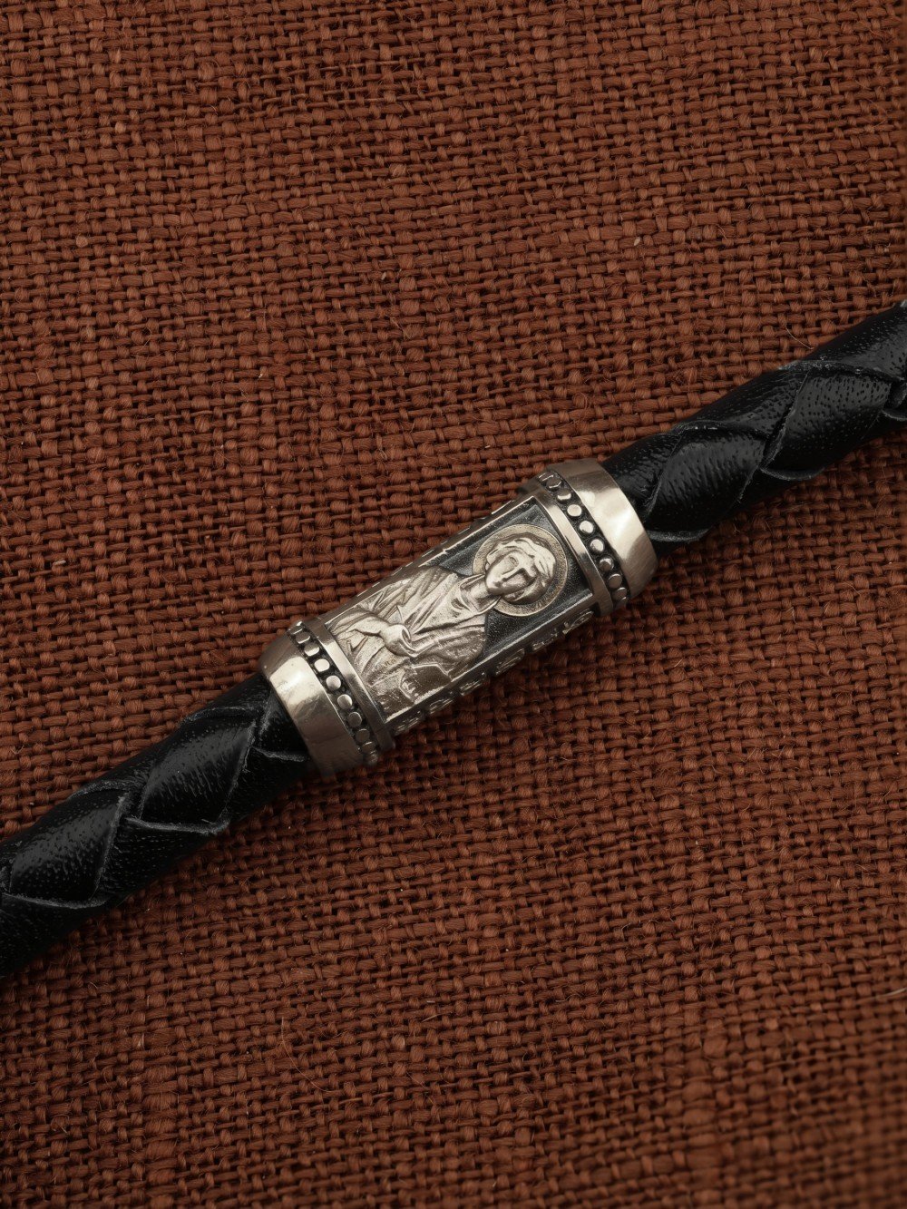 Гайтан из белого золота c кожаным шнурком