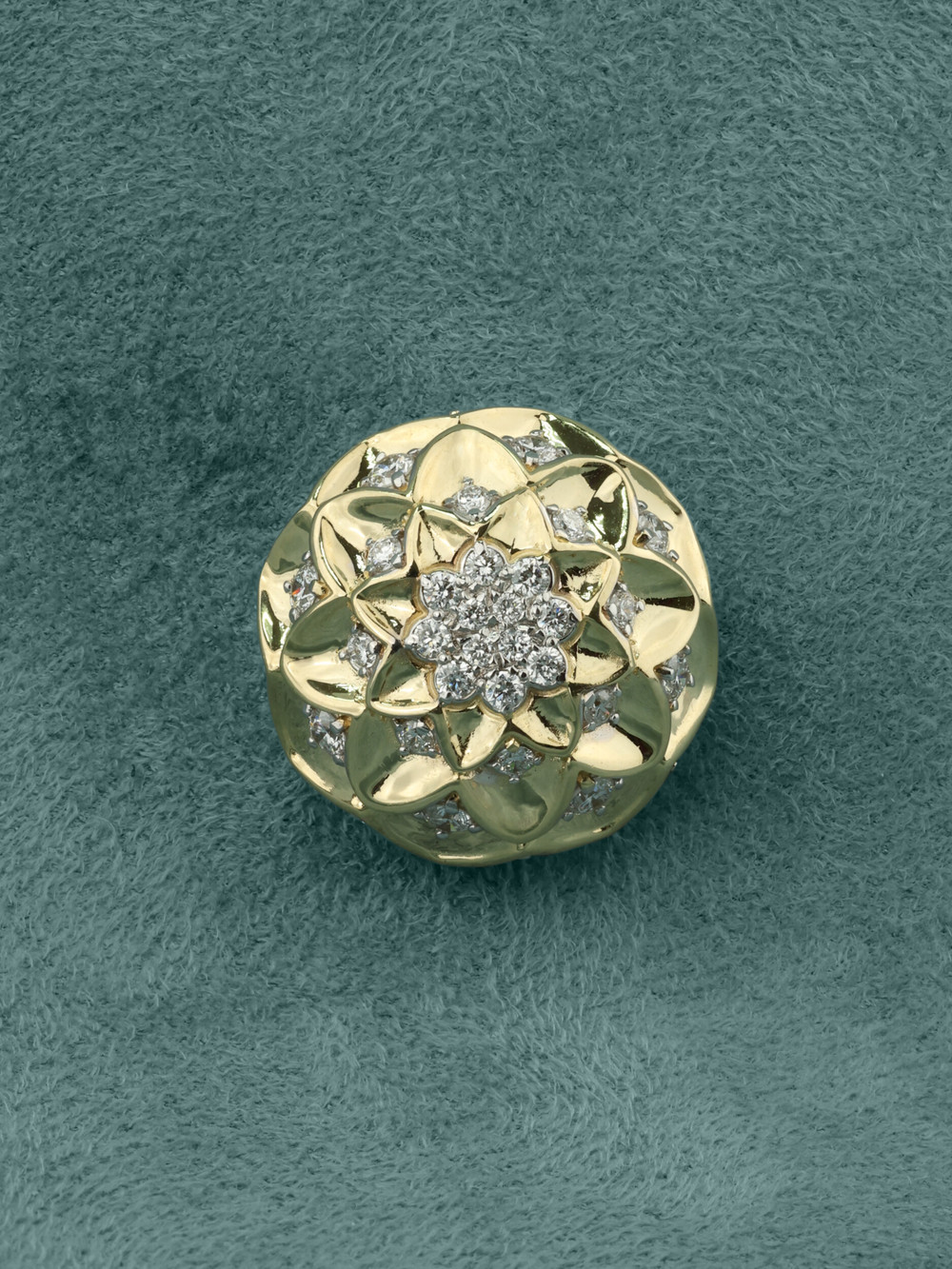 Подвеска из лимонного золота c бриллиантами