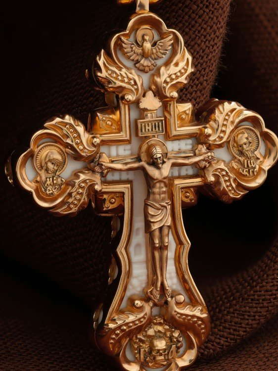 Крест из золота c бивнем мамонта