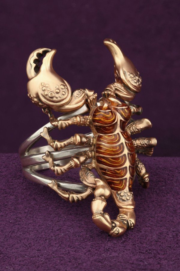 Кольцо из золота c эмалью