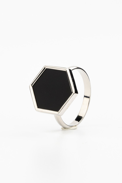 Кольцо из белого золота c ониксом