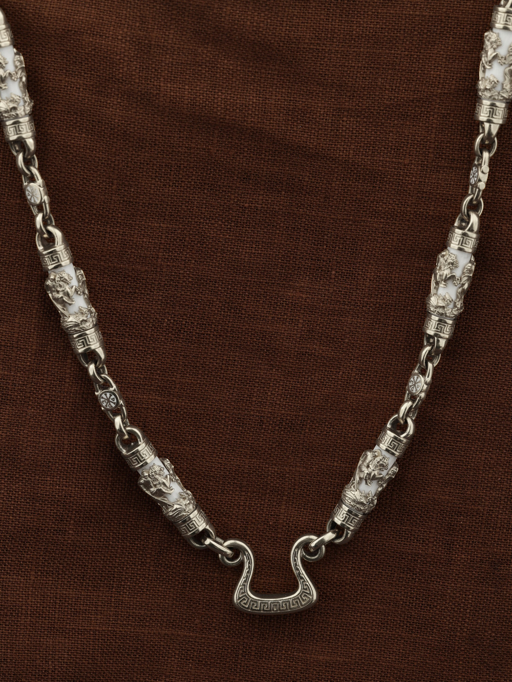 Цепь из белого золота c эмалью и бивнем мамонта